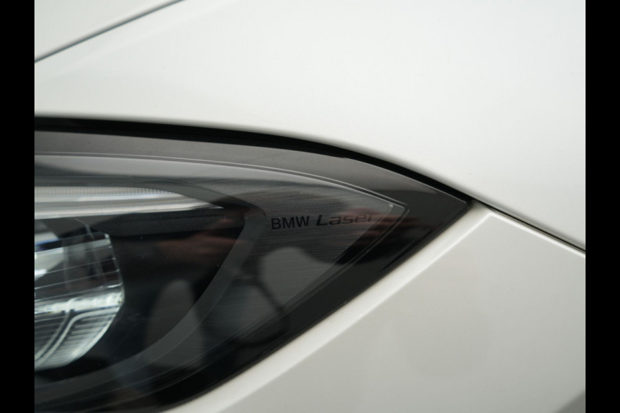 BMW 3 Serie Touring 330e M Sport PHEV 293pk Dealer O.H. | Panodak | Laser LED | Head Up | Adaptief Onderstel | Camera | Lederen Sportstoelen & Stuur Verwarmd | Sfeerverlichting | Keyless | BLIS | Apple Carplay | Virtual | Navigatie | DAB | Plug In Hybrid |