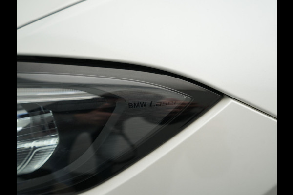 BMW 3 Serie Touring 330e M Sport PHEV 293pk Dealer O.H. | Panodak | Laser LED | Head Up | Adaptief Onderstel | Camera | Lederen Sportstoelen & Stuur Verwarmd | Sfeerverlichting | Keyless | BLIS | Apple Carplay | Virtual | Navigatie | DAB | Plug In Hybrid |