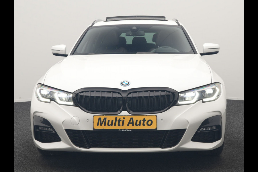 BMW 3 Serie Touring 330e M Sport PHEV 293pk Dealer O.H. | Panodak | Laser LED | Head Up | Adaptief Onderstel | Camera | Lederen Sportstoelen & Stuur Verwarmd | Sfeerverlichting | Keyless | BLIS | Apple Carplay | Virtual | Navigatie | DAB | Plug In Hybrid |
