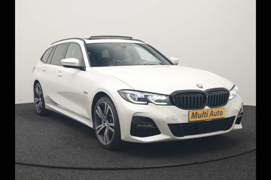BMW 3 Serie Touring 330e M Sport PHEV 293pk Dealer O.H. | Panodak | Laser LED | Head Up | Adaptief Onderstel | Camera | Lederen Sportstoelen & Stuur Verwarmd | Sfeerverlichting | Keyless | BLIS | Apple Carplay | Virtual | Navigatie | DAB | Plug In Hybrid |
