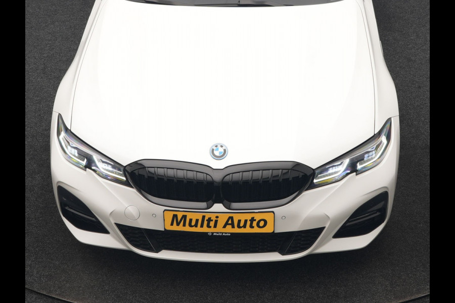 BMW 3 Serie Touring 330e M Sport PHEV 293pk Dealer O.H. | Panodak | Laser LED | Head Up | Adaptief Onderstel | Camera | Lederen Sportstoelen & Stuur Verwarmd | Sfeerverlichting | Keyless | BLIS | Apple Carplay | Virtual | Navigatie | DAB | Plug In Hybrid |