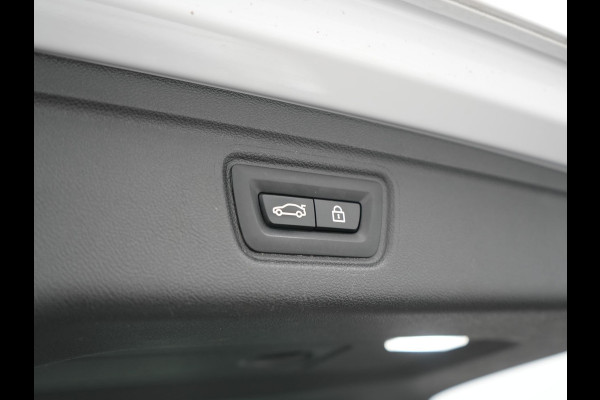 BMW 3 Serie Touring 330e M Sport PHEV 293pk Dealer O.H. | Panodak | Laser LED | Head Up | Adaptief Onderstel | Camera | Lederen Sportstoelen & Stuur Verwarmd | Sfeerverlichting | Keyless | BLIS | Apple Carplay | Virtual | Navigatie | DAB | Plug In Hybrid |