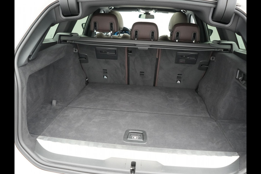 BMW 3 Serie Touring 330e M Sport PHEV 293pk Dealer O.H. | Panodak | Laser LED | Head Up | Adaptief Onderstel | Camera | Lederen Sportstoelen & Stuur Verwarmd | Sfeerverlichting | Keyless | BLIS | Apple Carplay | Virtual | Navigatie | DAB | Plug In Hybrid |