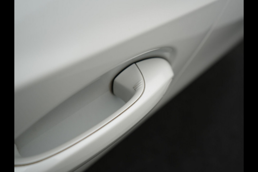 BMW 3 Serie Touring 330e M Sport PHEV 293pk Dealer O.H. | Panodak | Laser LED | Head Up | Adaptief Onderstel | Camera | Lederen Sportstoelen & Stuur Verwarmd | Sfeerverlichting | Keyless | BLIS | Apple Carplay | Virtual | Navigatie | DAB | Plug In Hybrid |