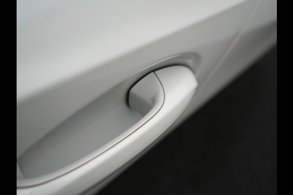 BMW 3 Serie Touring 330e M Sport PHEV 293pk Dealer O.H. | Panodak | Laser LED | Head Up | Adaptief Onderstel | Camera | Lederen Sportstoelen & Stuur Verwarmd | Sfeerverlichting | Keyless | BLIS | Apple Carplay | Virtual | Navigatie | DAB | Plug In Hybrid |