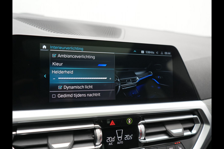 BMW 3 Serie Touring 330e M Sport PHEV 293pk Dealer O.H. | Panodak | Laser LED | Head Up | Adaptief Onderstel | Camera | Lederen Sportstoelen & Stuur Verwarmd | Sfeerverlichting | Keyless | BLIS | Apple Carplay | Virtual | Navigatie | DAB | Plug In Hybrid |