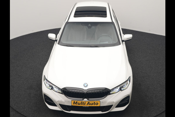 BMW 3 Serie Touring 330e M Sport PHEV 293pk Dealer O.H. | Panodak | Laser LED | Head Up | Adaptief Onderstel | Camera | Lederen Sportstoelen & Stuur Verwarmd | Sfeerverlichting | Keyless | BLIS | Apple Carplay | Virtual | Navigatie | DAB | Plug In Hybrid |