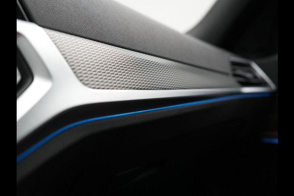 BMW 3 Serie Touring 330e M Sport PHEV 293pk Dealer O.H. | Panodak | Laser LED | Head Up | Adaptief Onderstel | Camera | Lederen Sportstoelen & Stuur Verwarmd | Sfeerverlichting | Keyless | BLIS | Apple Carplay | Virtual | Navigatie | DAB | Plug In Hybrid |