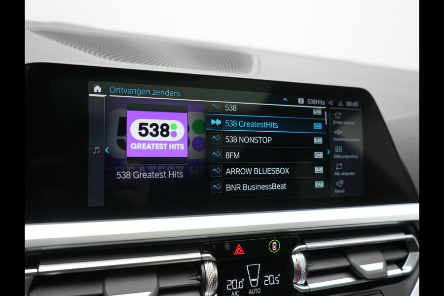 BMW 3 Serie Touring 330e M Sport PHEV 293pk Dealer O.H. | Panodak | Laser LED | Head Up | Adaptief Onderstel | Camera | Lederen Sportstoelen & Stuur Verwarmd | Sfeerverlichting | Keyless | BLIS | Apple Carplay | Virtual | Navigatie | DAB | Plug In Hybrid |