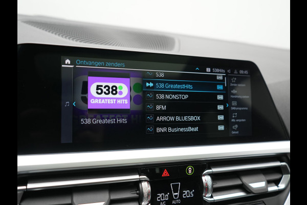 BMW 3 Serie Touring 330e M Sport PHEV 293pk Dealer O.H. | Panodak | Laser LED | Head Up | Adaptief Onderstel | Camera | Lederen Sportstoelen & Stuur Verwarmd | Sfeerverlichting | Keyless | BLIS | Apple Carplay | Virtual | Navigatie | DAB | Plug In Hybrid |