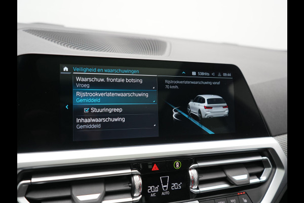 BMW 3 Serie Touring 330e M Sport PHEV 293pk Dealer O.H. | Panodak | Laser LED | Head Up | Adaptief Onderstel | Camera | Lederen Sportstoelen & Stuur Verwarmd | Sfeerverlichting | Keyless | BLIS | Apple Carplay | Virtual | Navigatie | DAB | Plug In Hybrid |