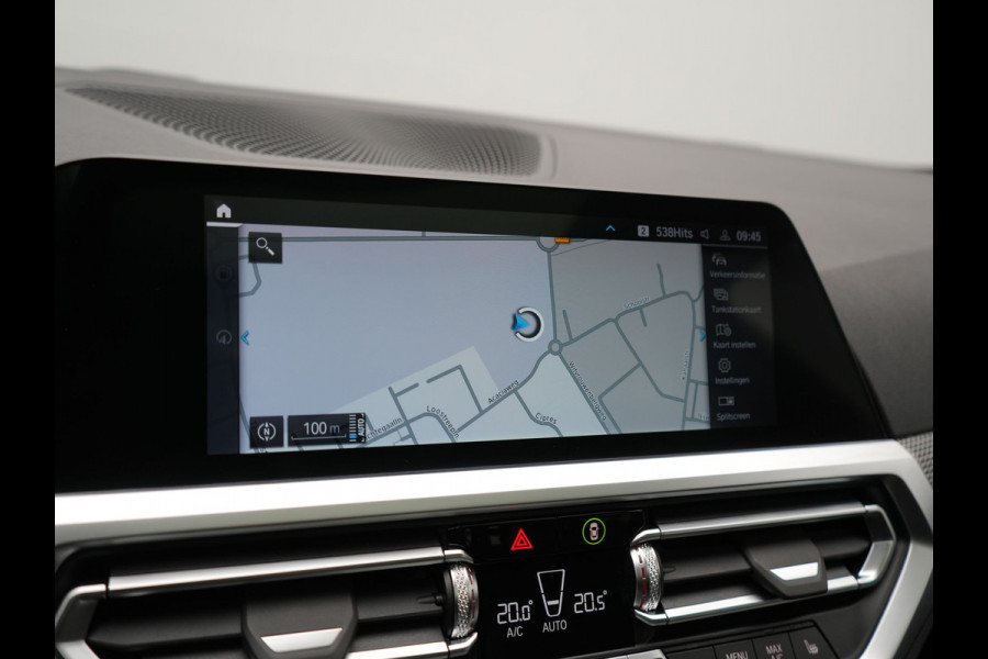BMW 3 Serie Touring 330e M Sport PHEV 293pk Dealer O.H. | Panodak | Laser LED | Head Up | Adaptief Onderstel | Camera | Lederen Sportstoelen & Stuur Verwarmd | Sfeerverlichting | Keyless | BLIS | Apple Carplay | Virtual | Navigatie | DAB | Plug In Hybrid |