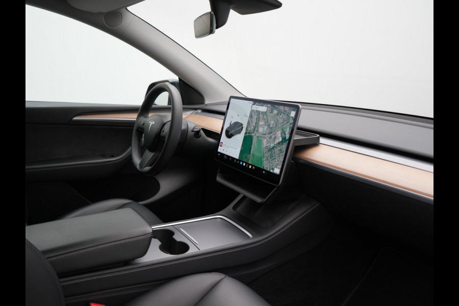 Tesla Model Y Long Range AWD 75 kWh 441pk | Full Self-Driving Capability | Panodak | Adaptive Cruise | 360 Camera | Lederen Sportstoelen Memory & Verwarmd | Navigatie |