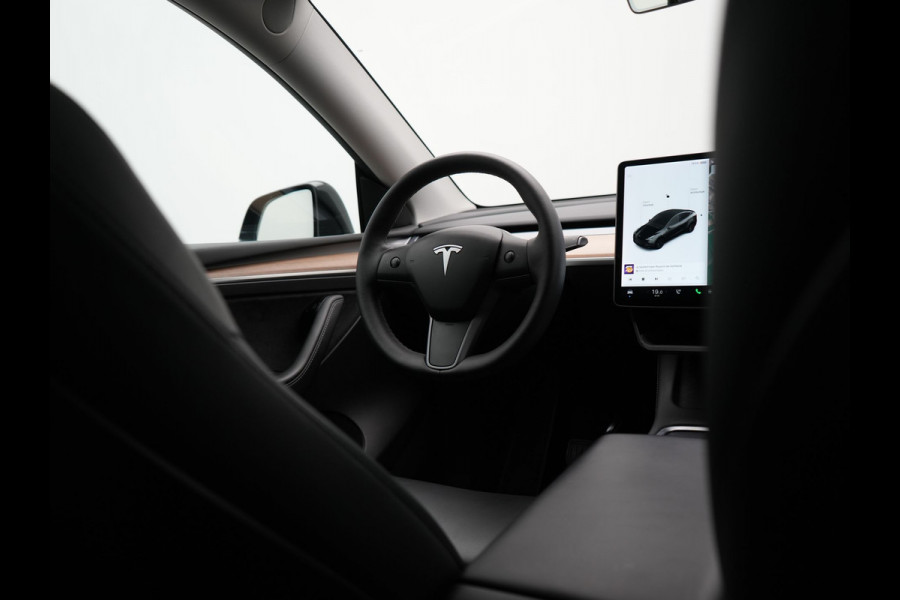 Tesla Model Y Long Range AWD 75 kWh 441pk | Full Self-Driving Capability | Panodak | Adaptive Cruise | 360 Camera | Lederen Sportstoelen Memory & Verwarmd | Navigatie |