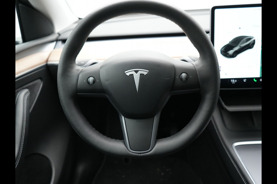 Tesla Model Y Long Range AWD 75 kWh 441pk | Full Self-Driving Capability | Panodak | Adaptive Cruise | 360 Camera | Lederen Sportstoelen Memory & Verwarmd | Navigatie |