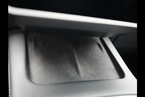 Tesla Model Y Long Range AWD 75 kWh 441pk | Full Self-Driving Capability | Panodak | Adaptive Cruise | 360 Camera | Lederen Sportstoelen Memory & Verwarmd | Navigatie |