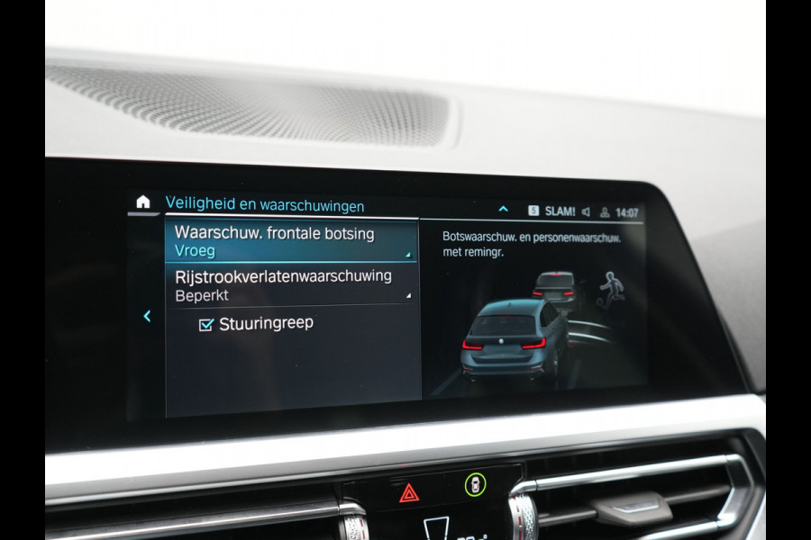 BMW 3 Serie Touring 330e Sportline PHEV 293pk Dealer O.H | Trekhaak Af Fabriek | Camera | Cruise Control | Lederen Sportstoelen Verwarmd | Apple Carplay | Virtual | Navigatie | Sfeerverlichting | DAB | 17"L.M |