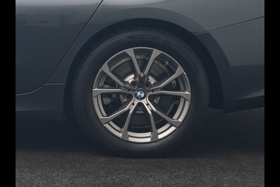 BMW 3 Serie Touring 330e Sportline PHEV 293pk Dealer O.H | Trekhaak Af Fabriek | Camera | Cruise Control | Lederen Sportstoelen Verwarmd | Apple Carplay | Virtual | Navigatie | Sfeerverlichting | DAB | 17"L.M |