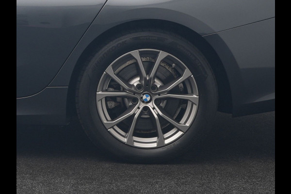 BMW 3 Serie Touring 330e Sportline PHEV 293pk Dealer O.H | Trekhaak Af Fabriek | Camera | Cruise Control | Lederen Sportstoelen Verwarmd | Apple Carplay | Virtual | Navigatie | Sfeerverlichting | DAB | 17"L.M |
