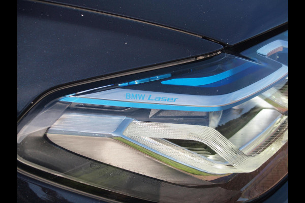 BMW 5 Serie Touring 530e Business Edition Plus | M-Pakket | Panoramadak | Trekhaak | Camera | Sfeerverlichting | NL-Auto |