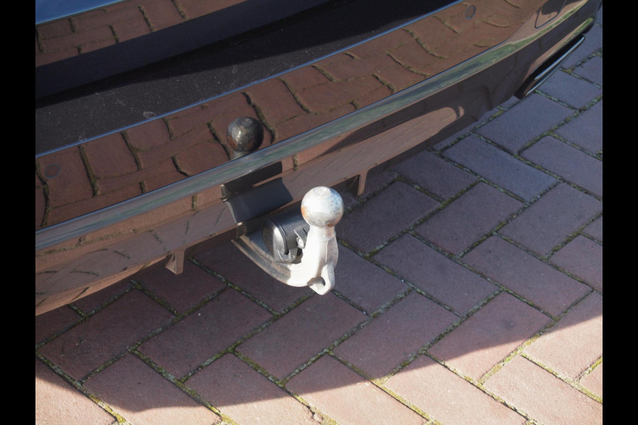 BMW 5 Serie Touring 530e Business Edition Plus | M-Pakket | Panoramadak | Trekhaak | Camera | Sfeerverlichting | NL-Auto |