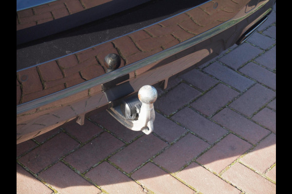 BMW 5 Serie Touring 530e Business Edition Plus | M-Pakket | Panoramadak | Trekhaak | Camera | Sfeerverlichting | NL-Auto |