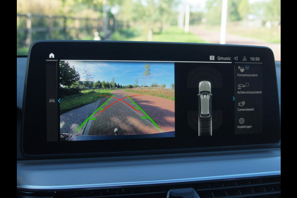 BMW 5 Serie Touring 530e Business Edition Plus | M-Pakket | Panoramadak | Trekhaak | Camera | Sfeerverlichting | NL-Auto |