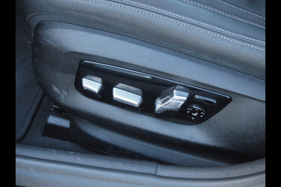 BMW 5 Serie Touring 530e Business Edition Plus | M-Pakket | Panoramadak | Trekhaak | Camera | Sfeerverlichting | NL-Auto |