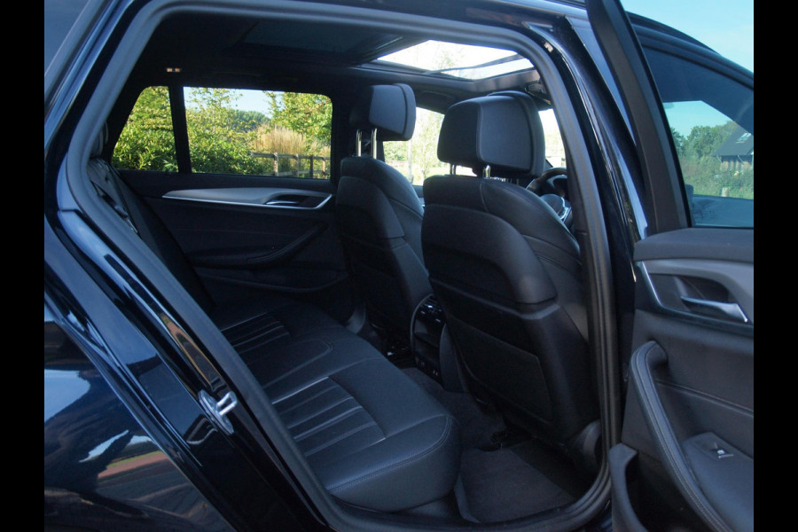 BMW 5 Serie Touring 530e Business Edition Plus | M-Pakket | Panoramadak | Trekhaak | Camera | Sfeerverlichting | NL-Auto |
