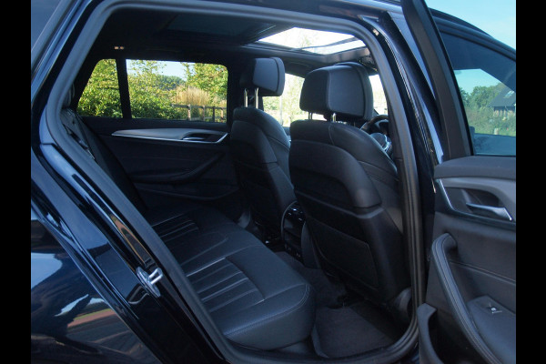 BMW 5 Serie Touring 530e Business Edition Plus | M-Pakket | Panoramadak | Trekhaak | Camera | Sfeerverlichting | NL-Auto |