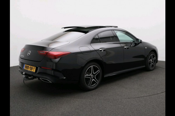 Mercedes-Benz CLA-Klasse 250 e Business Solution AMG Trekhaak | AMG Line | Night Pakket | Panorama Schuif-Kanteldak | Parkeerpakket met achteruitrijcamera | Sfeerverlichting. Inclusief 24 maanden MB Certified garantie voor Europa.