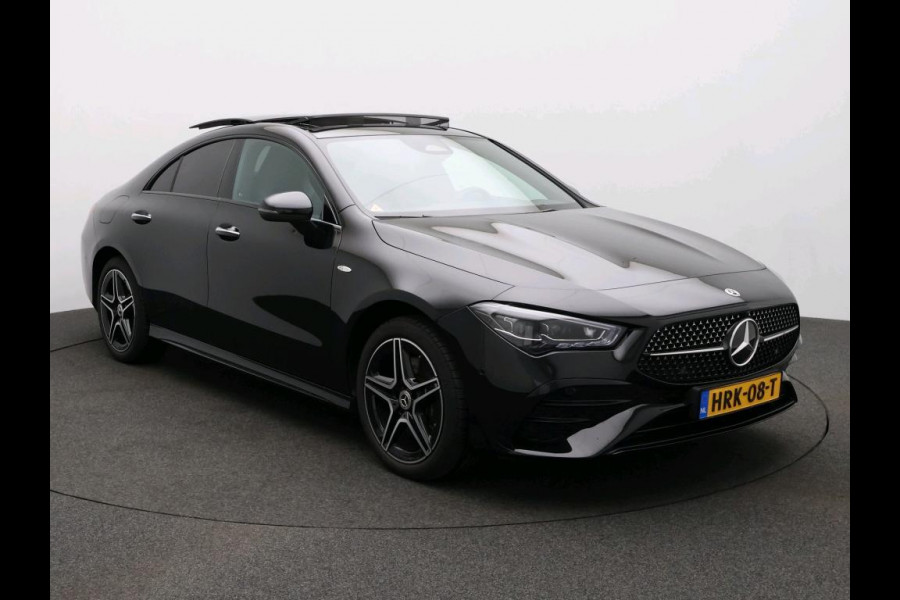 Mercedes-Benz CLA-Klasse 250 e Business Solution AMG Trekhaak | AMG Line | Night Pakket | Panorama Schuif-Kanteldak | Parkeerpakket met achteruitrijcamera | Sfeerverlichting. Inclusief 24 maanden MB Certified garantie voor Europa.