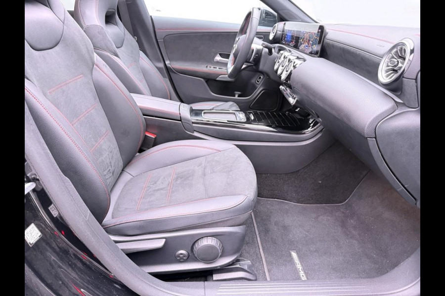 Mercedes-Benz CLA-Klasse 250 e Business Solution AMG Trekhaak | AMG Line | Night Pakket | Panorama Schuif-Kanteldak | Parkeerpakket met achteruitrijcamera | Sfeerverlichting. Inclusief 24 maanden MB Certified garantie voor Europa.