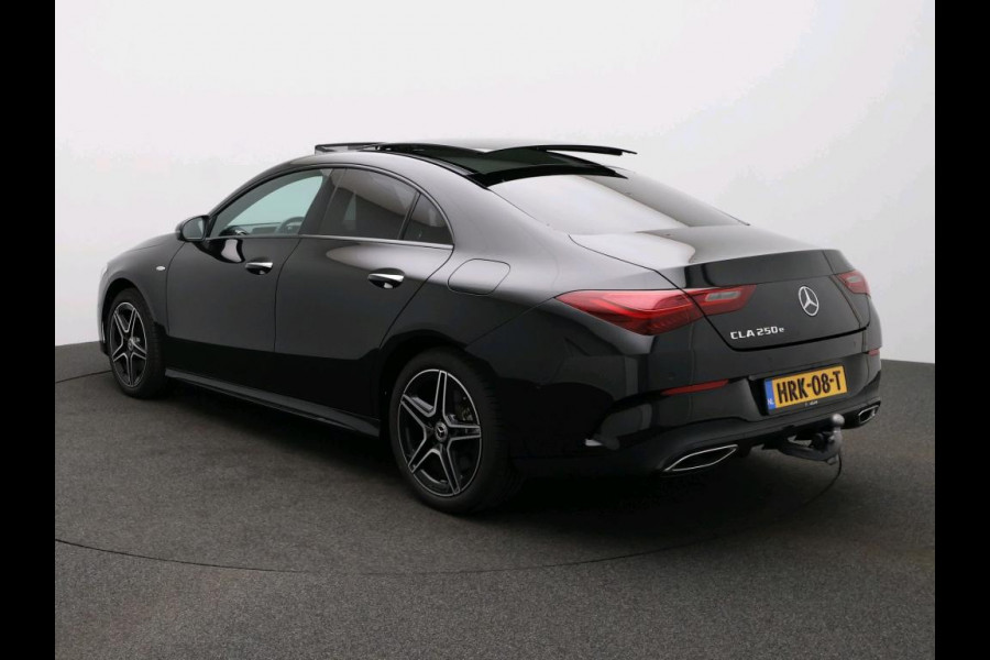 Mercedes-Benz CLA-Klasse 250 e Business Solution AMG Trekhaak | AMG Line | Night Pakket | Panorama Schuif-Kanteldak | Parkeerpakket met achteruitrijcamera | Sfeerverlichting. Inclusief 24 maanden MB Certified garantie voor Europa.