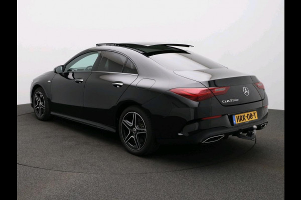 Mercedes-Benz CLA-Klasse 250 e Business Solution AMG Trekhaak | AMG Line | Night Pakket | Panorama Schuif-Kanteldak | Parkeerpakket met achteruitrijcamera | Sfeerverlichting. Inclusief 24 maanden MB Certified garantie voor Europa.