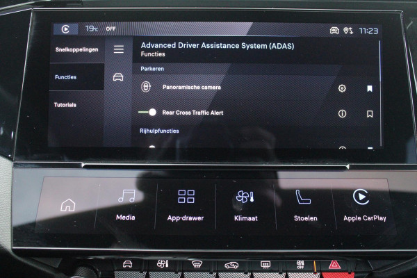 Peugeot e-308 SW GT 54 kWh | 360° CAMERA | ELEKTRISCHE STOEL VERSTELLING MET MASAGE FUNTIE | VOORSTOELEN VERWARMD | ALCANTARA BEKLEDING | DRAADLOZE APPLE CARPLAY/ANDROID AUTO | DAB+ RADIO | ADAPTIVE CRUISE CONTROL | 17" LICHTMETALEN VELGEN | CLIMATE CONTROL | ELEKTRISCH BEDIENBARE ACHTERKLEP |