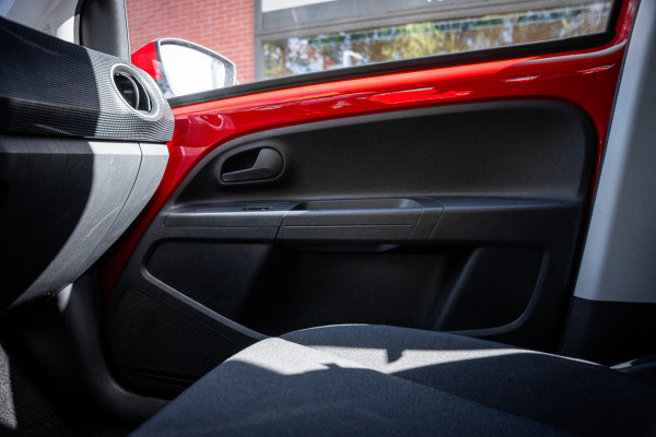 Volkswagen e-Up! 32Kwh Accu tot 315km radius | Cruise | Climate | Aut. | PDC | Stoelverwarming | Voorruitverwarming | SoH 90%