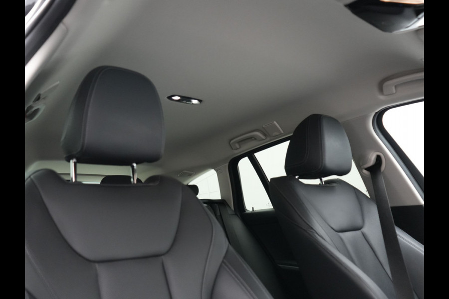 BMW 3 Serie Touring 330e Sportline PHEV 293pk Dealer O.H | Trekhaak Af Fabriek | Camera | Cruise Control | Lederen Sportstoelen Verwarmd | Apple Carplay | Virtual | Navigatie | Sfeerverlichting | DAB | 17"L.M |