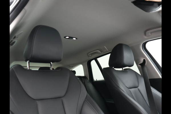 BMW 3 Serie Touring 330e Sportline PHEV 293pk Dealer O.H | Trekhaak Af Fabriek | Camera | Cruise Control | Lederen Sportstoelen Verwarmd | Apple Carplay | Virtual | Navigatie | Sfeerverlichting | DAB | 17"L.M |