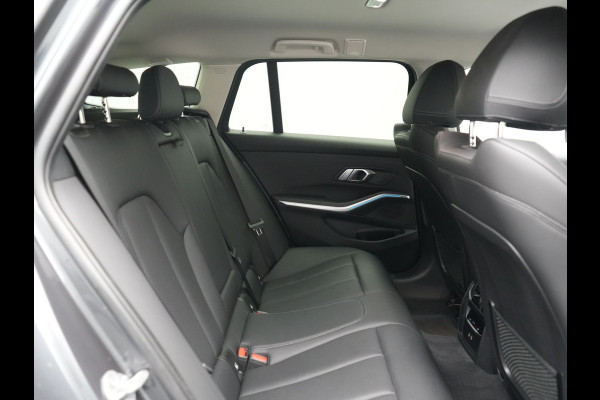 BMW 3 Serie Touring 330e Sportline PHEV 293pk Dealer O.H | Trekhaak Af Fabriek | Camera | Cruise Control | Lederen Sportstoelen Verwarmd | Apple Carplay | Virtual | Navigatie | Sfeerverlichting | DAB | 17"L.M |