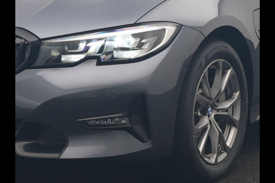BMW 3 Serie Touring 330e Sportline PHEV 293pk Dealer O.H | Trekhaak Af Fabriek | Camera | Cruise Control | Lederen Sportstoelen Verwarmd | Apple Carplay | Virtual | Navigatie | Sfeerverlichting | DAB | 17"L.M |