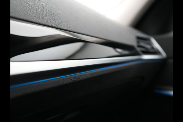 BMW 3 Serie Touring 330e Sportline PHEV 293pk Dealer O.H | Trekhaak Af Fabriek | Camera | Cruise Control | Lederen Sportstoelen Verwarmd | Apple Carplay | Virtual | Navigatie | Sfeerverlichting | DAB | 17"L.M |