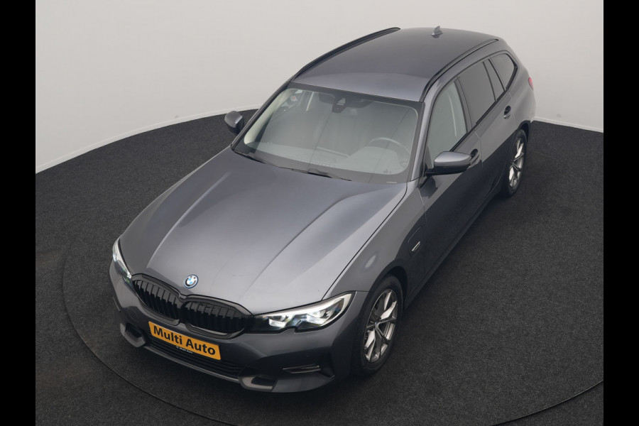 BMW 3 Serie Touring 330e Sportline PHEV 293pk Dealer O.H | Trekhaak Af Fabriek | Camera | Cruise Control | Lederen Sportstoelen Verwarmd | Apple Carplay | Virtual | Navigatie | Sfeerverlichting | DAB | 17"L.M |