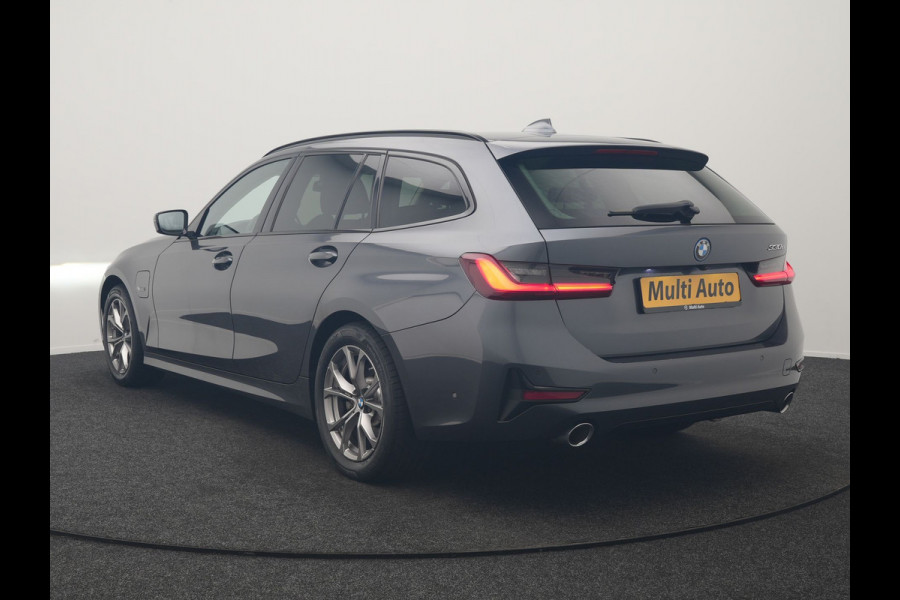 BMW 3 Serie Touring 330e Sportline PHEV 293pk Dealer O.H | Trekhaak Af Fabriek | Camera | Cruise Control | Lederen Sportstoelen Verwarmd | Apple Carplay | Virtual | Navigatie | Sfeerverlichting | DAB | 17"L.M |