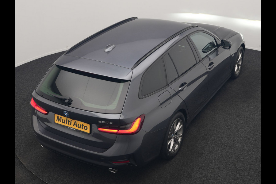 BMW 3 Serie Touring 330e Sportline PHEV 293pk Dealer O.H | Trekhaak Af Fabriek | Camera | Cruise Control | Lederen Sportstoelen Verwarmd | Apple Carplay | Virtual | Navigatie | Sfeerverlichting | DAB | 17"L.M |