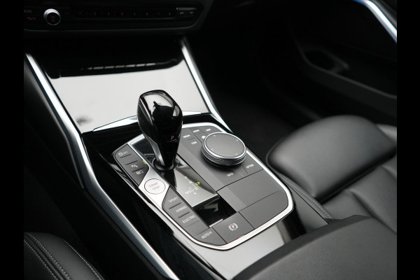 BMW 3 Serie Touring 330e Sportline PHEV 293pk Dealer O.H | Trekhaak Af Fabriek | Camera | Cruise Control | Lederen Sportstoelen Verwarmd | Apple Carplay | Virtual | Navigatie | Sfeerverlichting | DAB | 17"L.M |