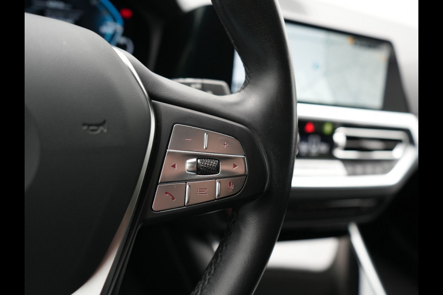 BMW 3 Serie Touring 330e Sportline PHEV 293pk Dealer O.H | Trekhaak Af Fabriek | Camera | Cruise Control | Lederen Sportstoelen Verwarmd | Apple Carplay | Virtual | Navigatie | Sfeerverlichting | DAB | 17"L.M |