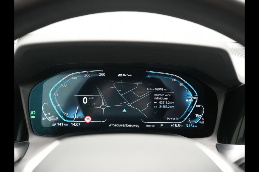 BMW 3 Serie Touring 330e Sportline PHEV 293pk Dealer O.H | Trekhaak Af Fabriek | Camera | Cruise Control | Lederen Sportstoelen Verwarmd | Apple Carplay | Virtual | Navigatie | Sfeerverlichting | DAB | 17"L.M |