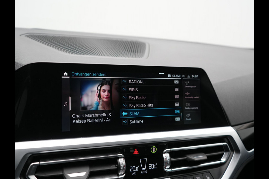 BMW 3 Serie Touring 330e Sportline PHEV 293pk Dealer O.H | Trekhaak Af Fabriek | Camera | Cruise Control | Lederen Sportstoelen Verwarmd | Apple Carplay | Virtual | Navigatie | Sfeerverlichting | DAB | 17"L.M |