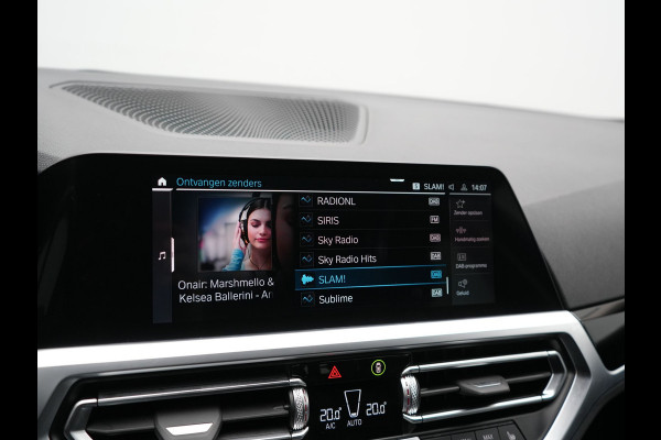 BMW 3 Serie Touring 330e Sportline PHEV 293pk Dealer O.H | Trekhaak Af Fabriek | Camera | Cruise Control | Lederen Sportstoelen Verwarmd | Apple Carplay | Virtual | Navigatie | Sfeerverlichting | DAB | 17"L.M |